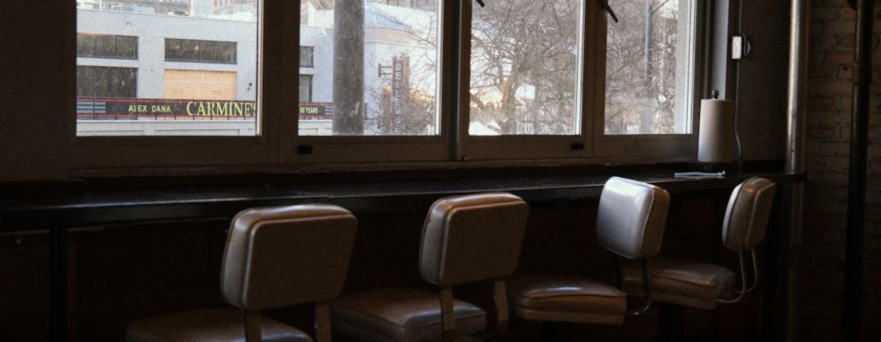 wine bar interior uptown chicago - wine bar uptown chicago